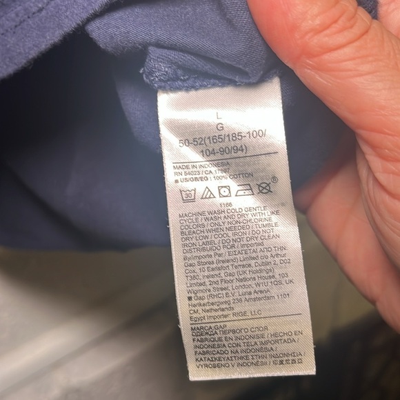 Gap dark blue T-shirt standard fit with front pocket size large - Picture 4 of 7